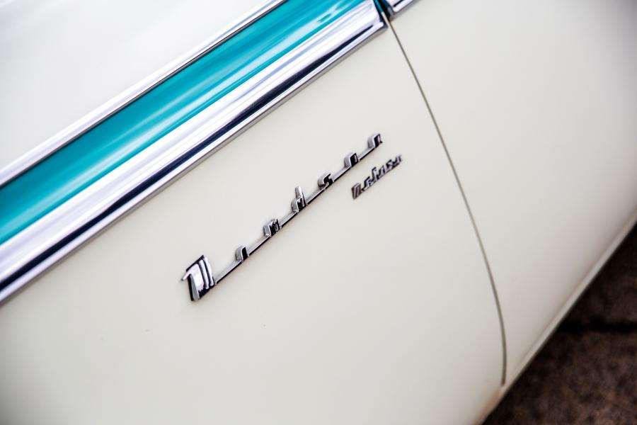 Детали экстерьера Chrysler Windsor Deluxe Sedan (C67) 1955 года  (фото 17 из 25)